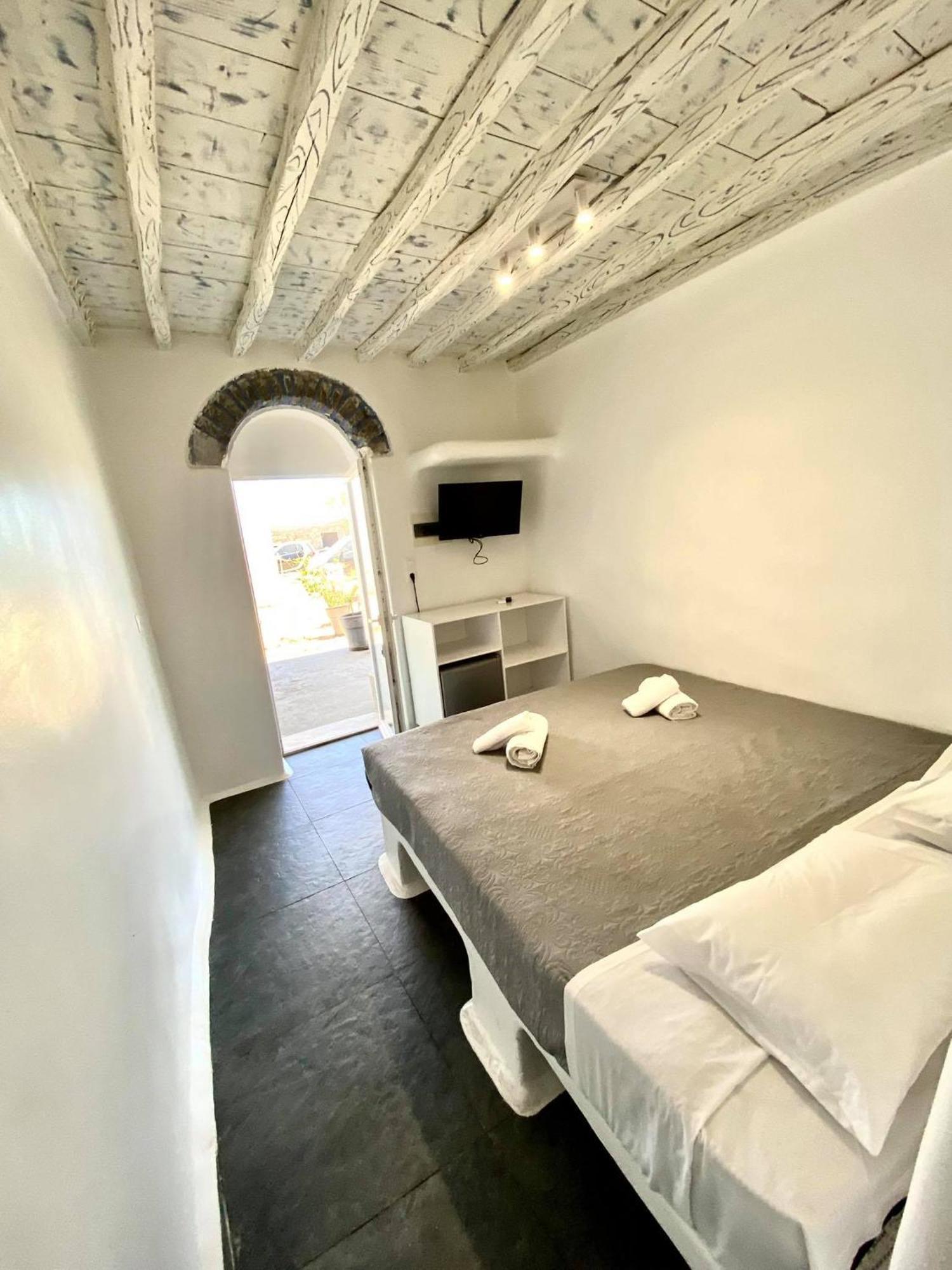 Mykonos Vibes Airport Studios And Apartments Mykonos Town ภายนอก รูปภาพ
