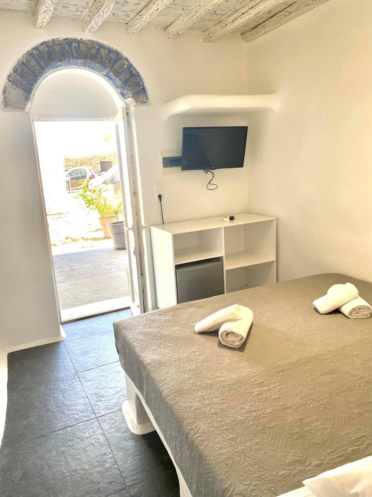 Mykonos Vibes Airport Studios And Apartments Mykonos Town ภายนอก รูปภาพ